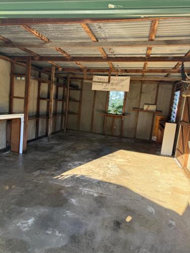 Le Soleil storage garage in Beauty Point / Beaconsfield