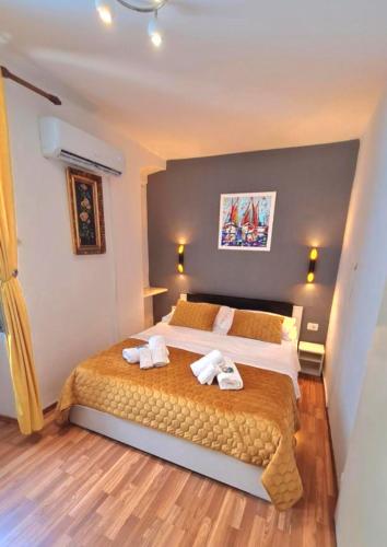 INCHY ACCOMMODATION - Deluxe Rooms & fully equipped kitchen in Diocletian's Palace, Split