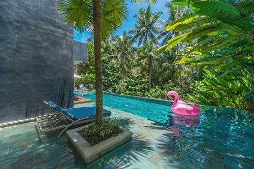 Villa Sandro - 3BR Escape Lush Jungle Views & Pool - image 5