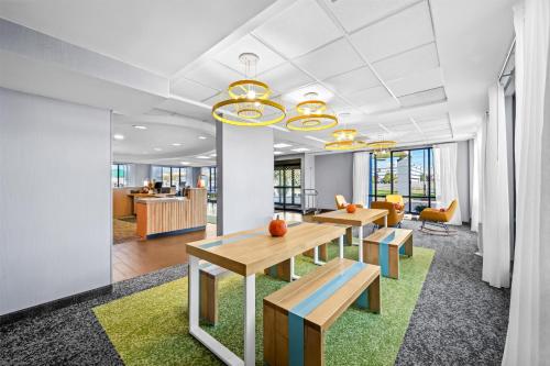 Spark by Hilton Cleveland Beachwood - 로비