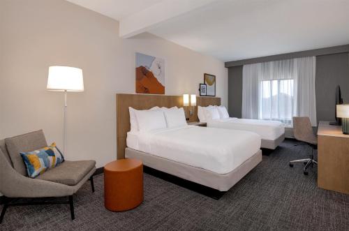 2 queen beds