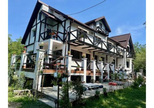 MURMUR Chalet – khách sạn tại Breaza