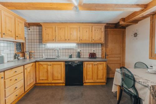 Kitchen, Charming luxury chalet with sauna in Morzine