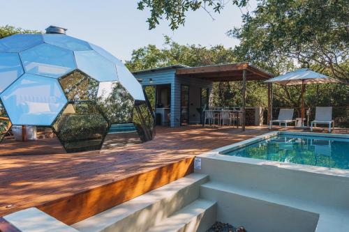 The Dome, Private Pool, Hot tub, Free Standing Bath, Private Game Reserve, Stargazing, Giraffe Tower in Hluhluwe