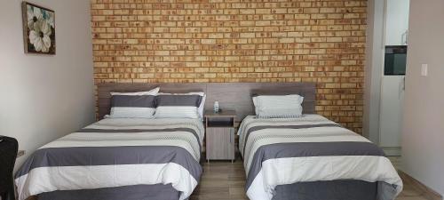 1 double bed, 1 twin bed