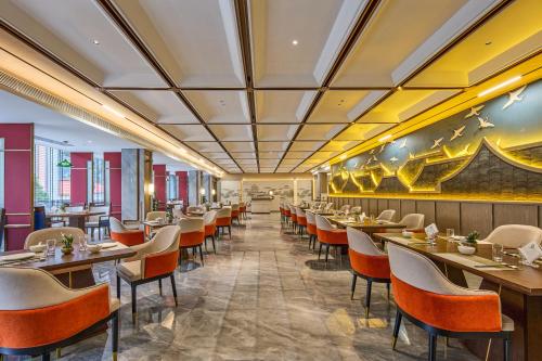 Power Stone Hotel Chengdu Kuanzhai Alley Branch-Local FlavorsTraditional DressSichuan Fine Dining - image 4