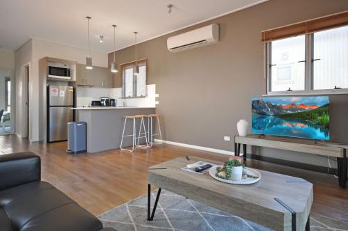 주방, Contemporary Crib Generous 1x1 in 포트 헤들랜드