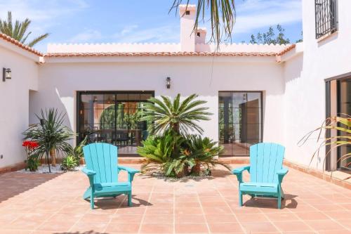 Mediterranean Luxe Villa • 8PAX • Pool • BBQ •Cozy in Santa Paula