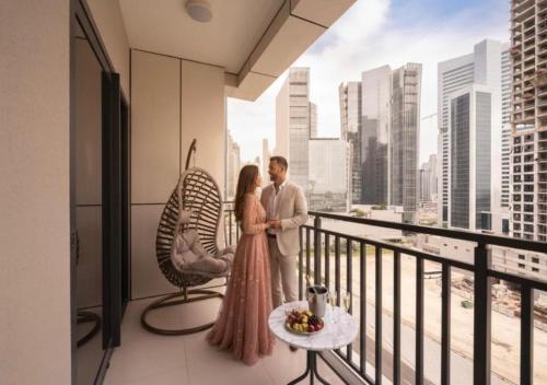 Keyrock Living - Lakeview Luxury with Pool Access, Dubaj