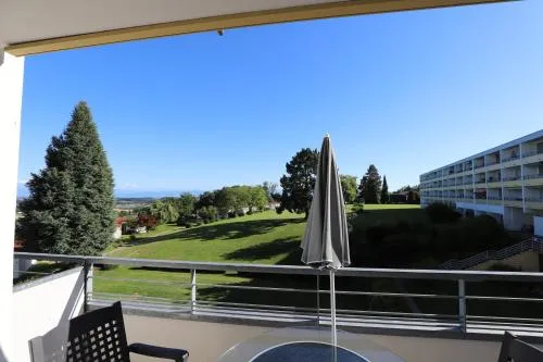 Modernes Appartement mit großem Balkon,schöner Aussicht und Indoorpool in Oberteuringen, Deutschland