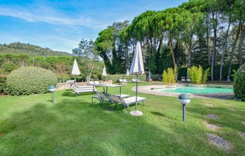 Svømmebasseng, Beautiful Apartment In Cortona With Swimming Pool in Sant'Angelo