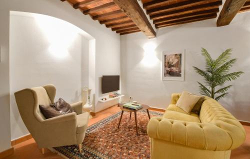 Beautiful Apartment In Cortona With Swimming Pool - image 3
