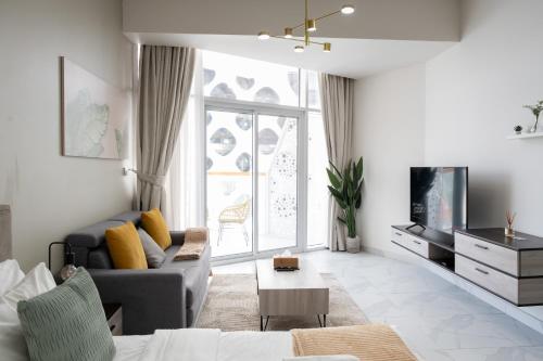 Stylish Furnished Apartment with Burj Khalifa View - image 11