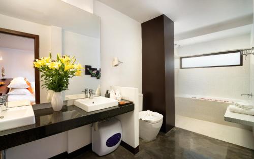 room detail thumbnail 2