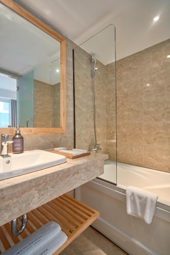 room detail thumbnail 2