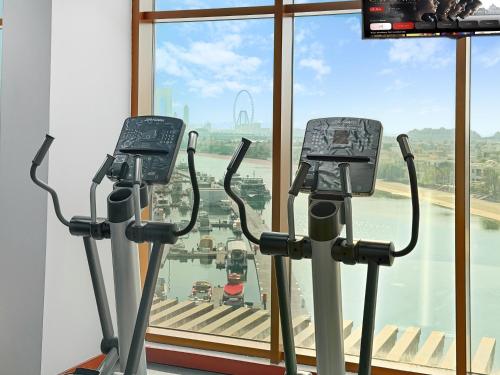 Amazing Views of Palm & Dubai Eye Stylish Studio, Dubai (photo 10)