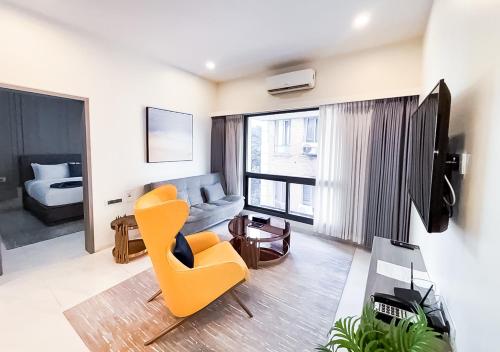 Lux Inn Hotel - image 2