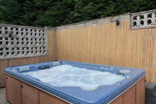 RentMySpaHome with Swimming Pool Hottub and Sauna gîte à louer Aston