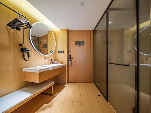 room detail thumbnail 2