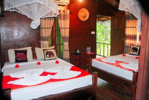 2 king beds