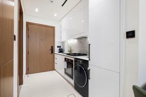 Restay Homes at Binghatti Azure - Great City Escape - Swimming Pool Access - image 5