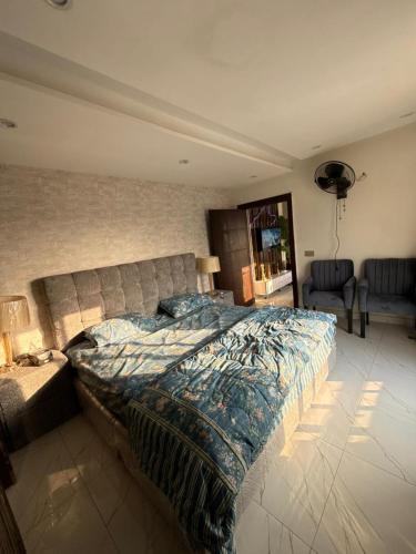 Cozy Furnished 1-Bed in Bahria Town Lahore - main image