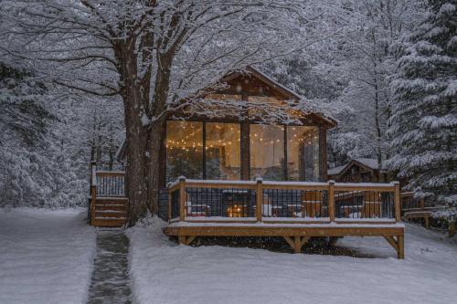 Lake Muskoka Deluxe 2-bdrm Cottage - Pier 100 #60 in 溫德米爾(ON)