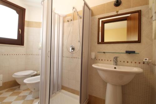 Double or Twin Room image 3