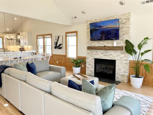 1min to Beach! Heated Pool Included! Ocean ViewsGolf CartElevatorHot Tub - image 5