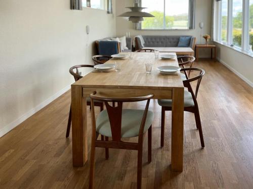 Pohled zvenku, 70S Holiday Home With Views Over The Sea in Vedelshave