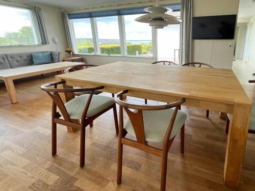 Pohled zvenku, 70S Holiday Home With Views Over The Sea in Vedelshave