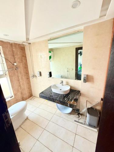 Cozy Furnished 1-Bed in Bahria Town Lahore - image 7