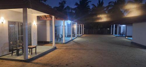 Summer wave kudawa and Kite surfing school in Kalpitiya