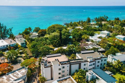 Beachfront Apt 30m Beach - Amazing Rooftop in Pereybere
