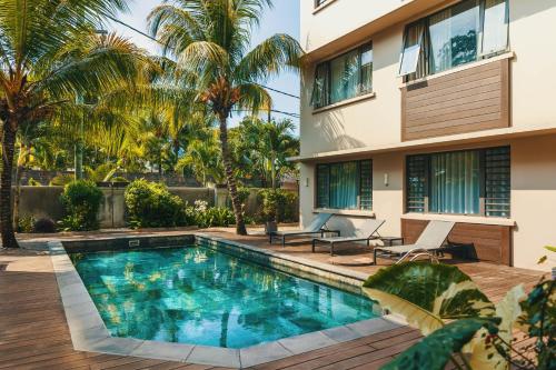 Beachfront Apt 30m Beach - Amazing Rooftop in Pereybere
