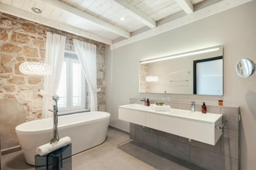 ห้องน้ำ, โรงแรมโอซัม - สําหรับผู้ใหญ่เท่านั้น (Hotel Osam - Adults Only) in บราค ไอส์แลนด์