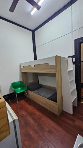 Ozi Inn Backpackers - Perth -Valid International Passport Required – Perth, IL
