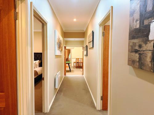 Deluxe Villa - Circa 1860s Homestead in Lancefield