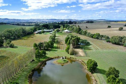 Deluxe Villa - Circa 1860s Homestead in Lancefield