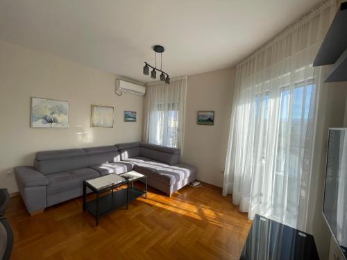 Sunny Corner Apartment