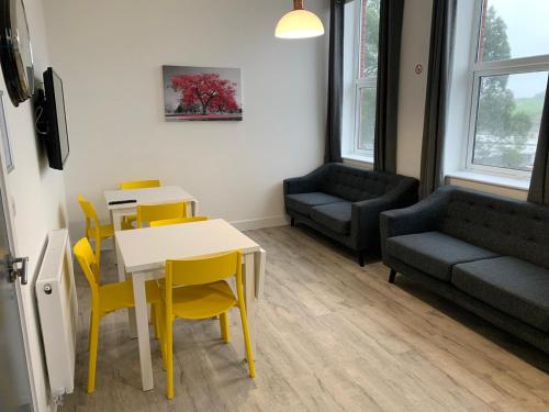 Bendra svetainė / televizorius, Kings Cross by Pureserviced in Plimutas