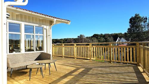 Family-friendly house close to sea & nature in Klövedal SE09145 (Family-friendly house close to sea & nature in Klovedal SE09145) in Mollösund