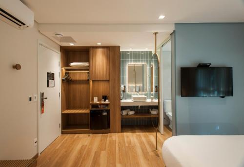 1 double bed, 1 twin bed
