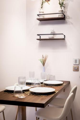 Cosy et chic appartement climatise a Montmartre - image 7