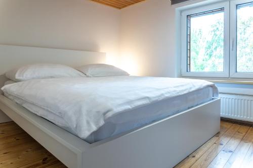 Beskydy Family Cottage, Hot Tub, Pets Welcome in Komorni Lhotka