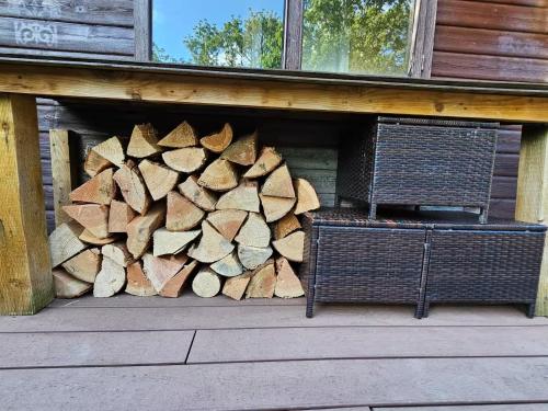 The Woodland Lodge - Wood Fired Hot Tub and Firepit in Stalmine