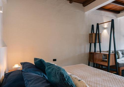 1 king bed, 1 twin bed