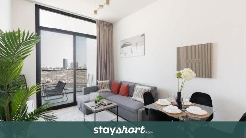 StayShort - JVC Apartment sleeps 4 in a Great Location, Dubai