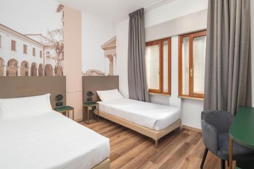 2 twin beds
