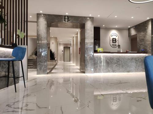 ล็อบบี้, Hotel Byron in เลริชิ